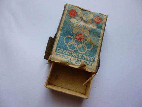 boîte d'allumettes ancienne X