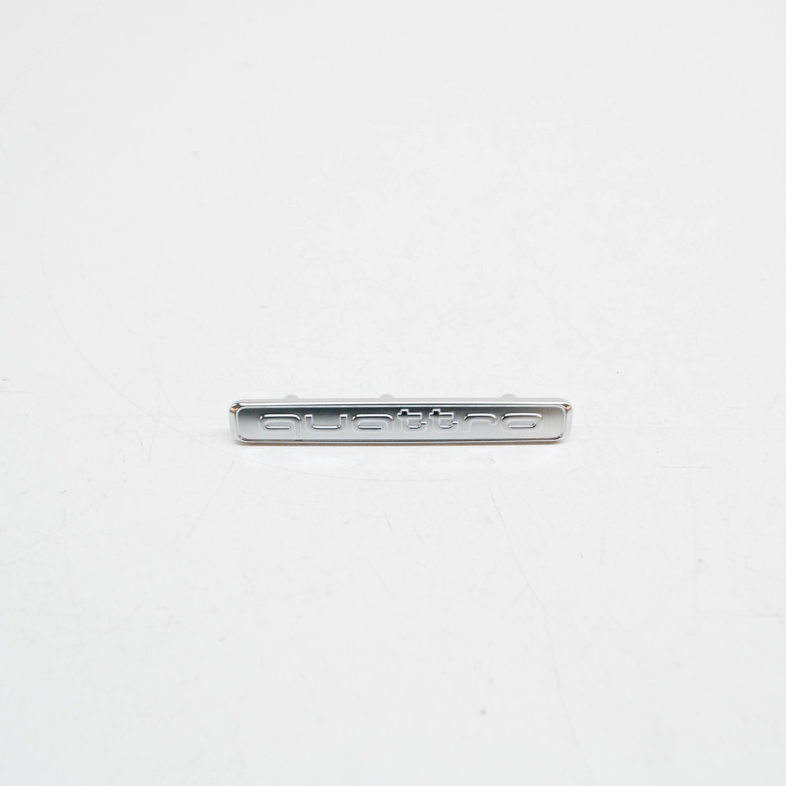 NEW AUDI A4 AVANT B9 DASHBOARD EMBLEM 'QUATTRO' 8W0853191A3Q7 ORIGINAL