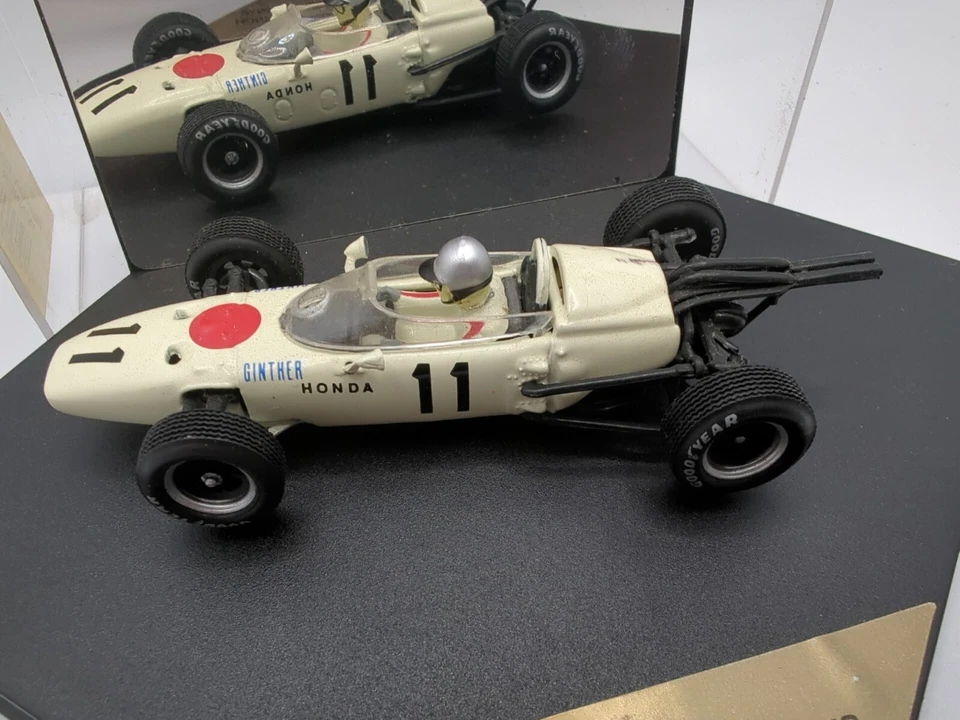 Quartzo 1:43 4093 Honda RA272E Richie Ginther #11 1965 modelo ganador del GP de México Foto 3 de 4