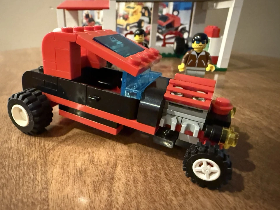 LEGO Town: Hot Rod Club (6561) 97% Complete With Instructions - Image 4 of 4