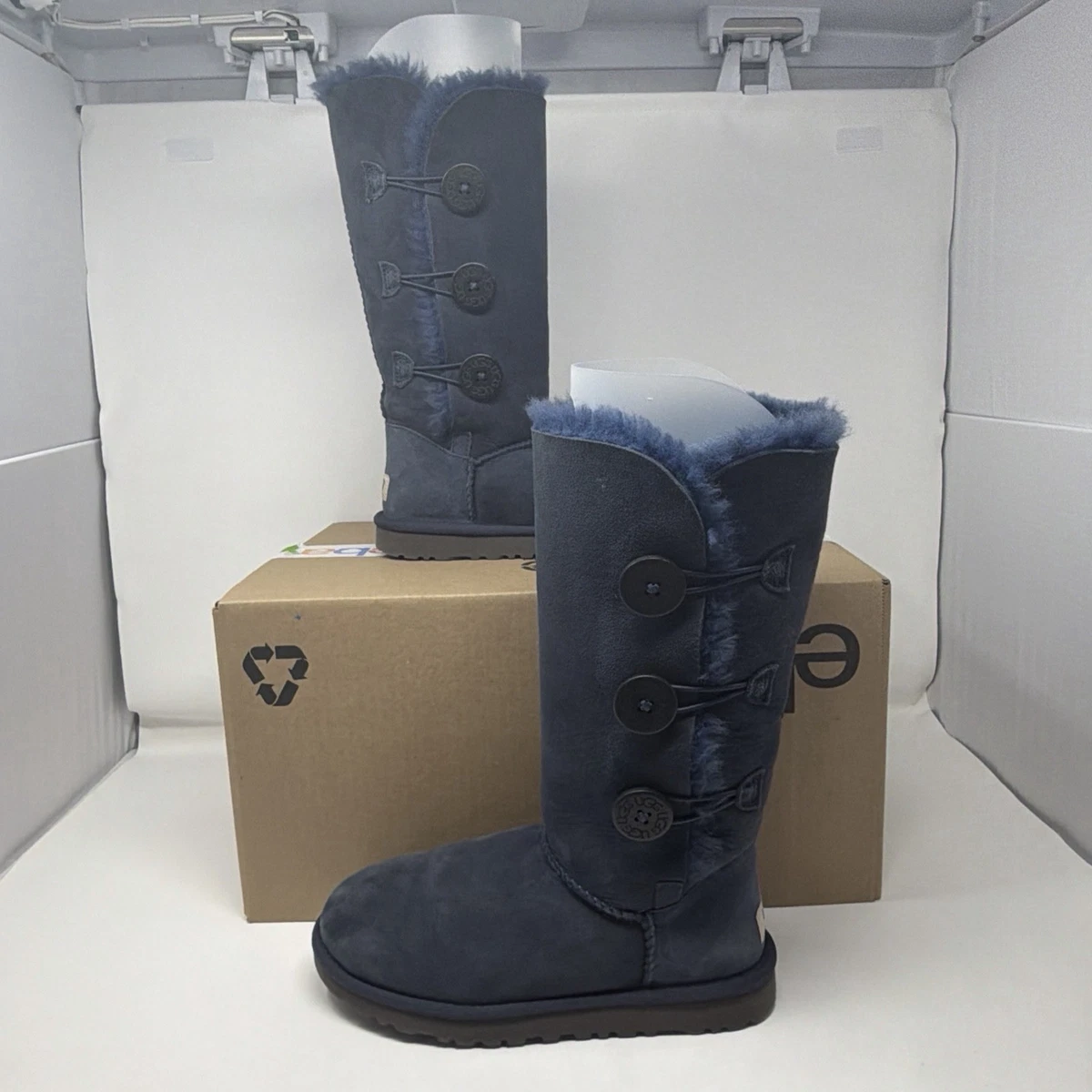 UGG W Bailey Button 5803 ネイビー 6 UGG Navy Blue Bailey Button Women's Boots 5803 - size 6 fits 6.5-7