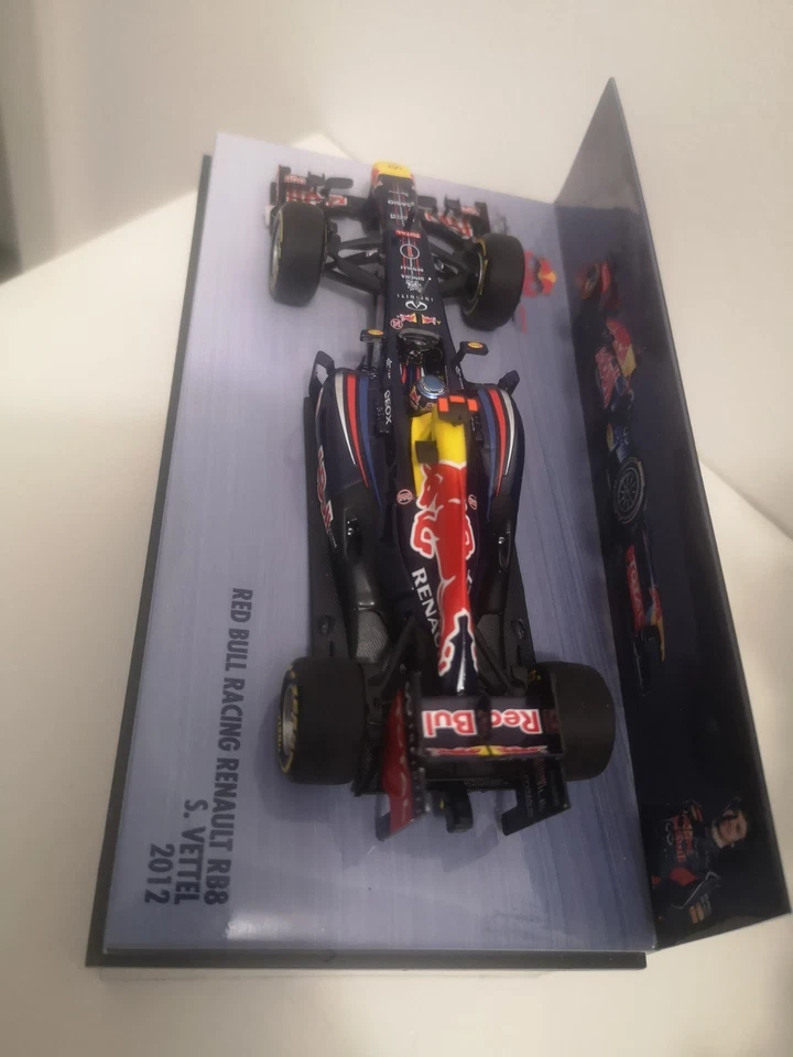 Vettel 2012 Red Bull Renault RB8 World Champion Miniature F1 1/43 Minichamps - Photo 3/4