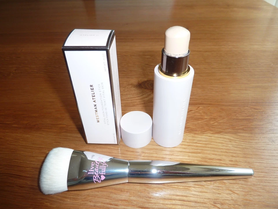 WESTMAN ATELIER Vital Skin Foundation Stick Farbe Atelier II + Foundation Pinsel - Bild 4 von 4