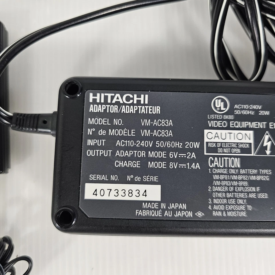 Cámara de video Hitachi VM-E54A, ADAPTADOR DE CORRIENTE Y CARGADOR DE BATERÍA SOLAMENTE Foto 4 de 4