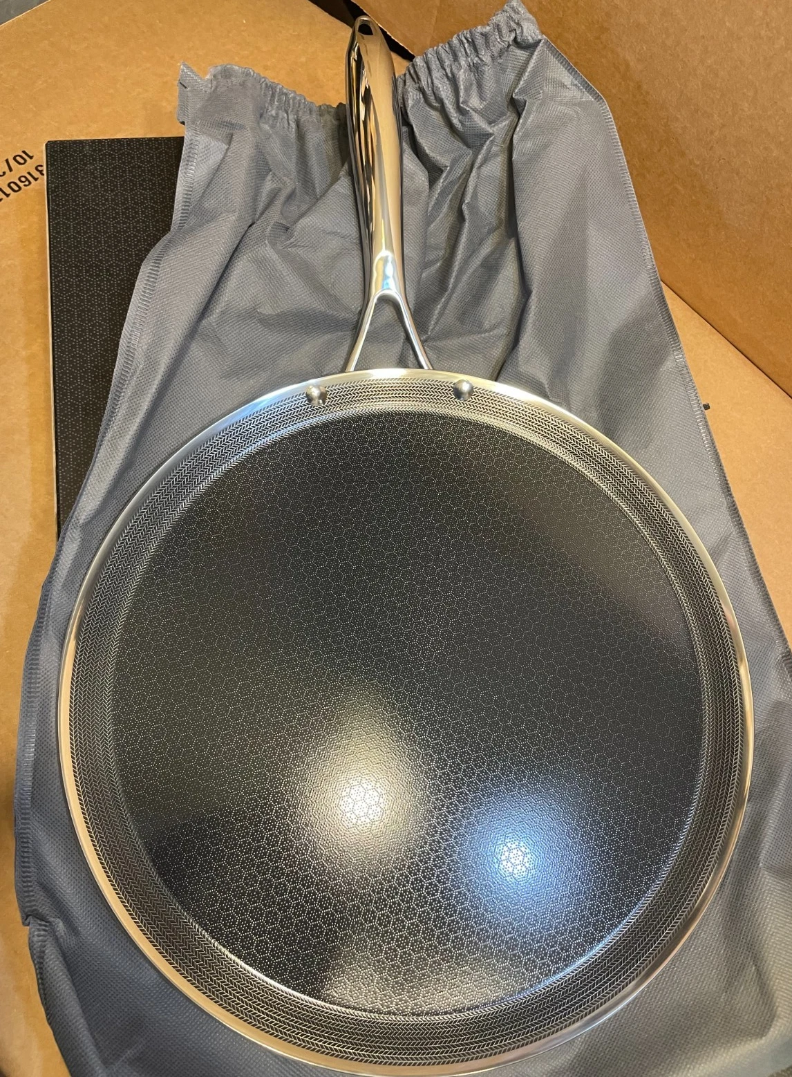 HEXCLAD 13-Inch Hybrid Nonstick Griddle Pan, Oven-Safe, Induction Compatible,
Opens in a new window