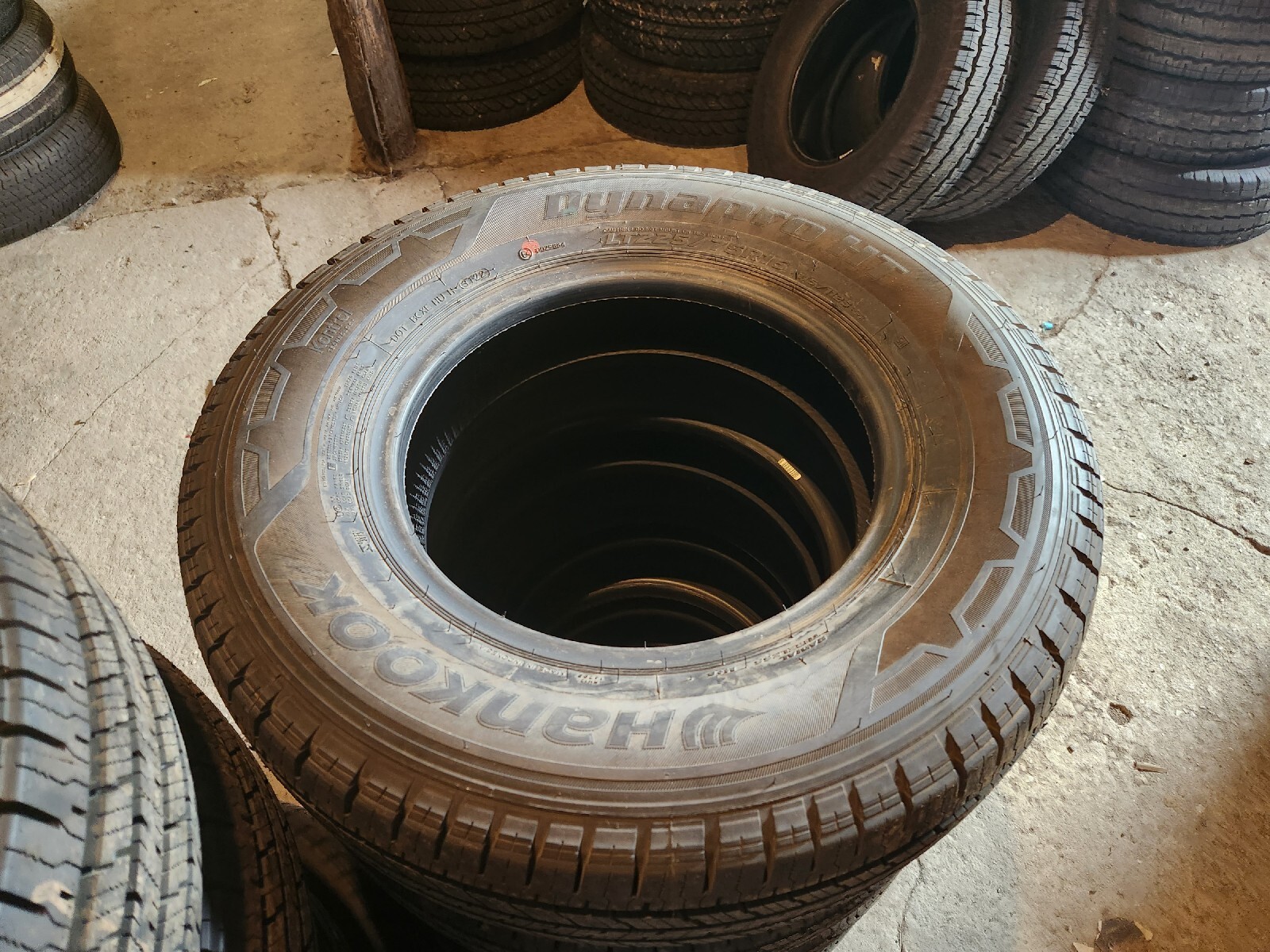 HANKOOK DYNAPRO LT225/75R16 HT 115/112S LRE 10 PLY TRUCK TIRE PATCH