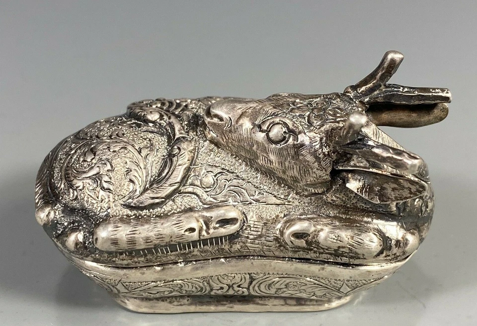 Caja Betel Fina Khmer Camboya Camboya Plata Repousse Ciervo Dormitorio Forma  Foto 2 de 4