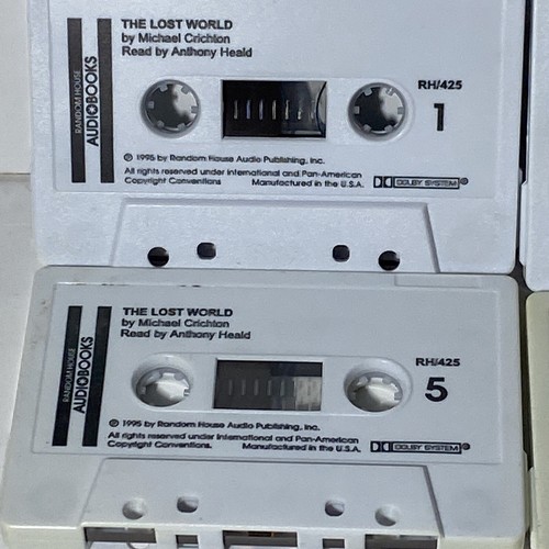 The Lost World by Michael Crichton Book 4 Audio Cassettes 4 Hours Good BA6 - Foto 7 di 11