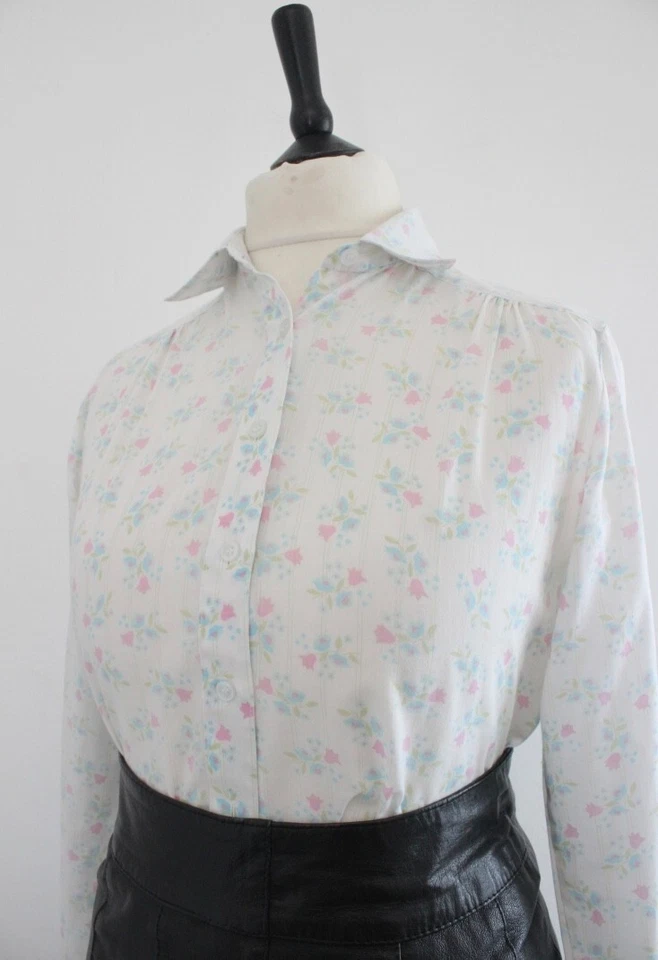 Vintage 1970s Floral Shirt White PINK Blue Flowers Retro Casual Top Blouse 12 - Image 2 of 4
