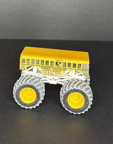Hot Wheels Pneumatici da Neve Istruzione Superiore Monster Truck 1:64 - Foto 4 di 6