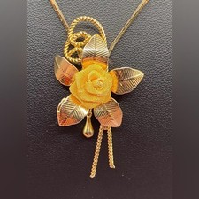Gold Tone Rose Flower Pendant Necklace Textured Leaves Women's 26"
