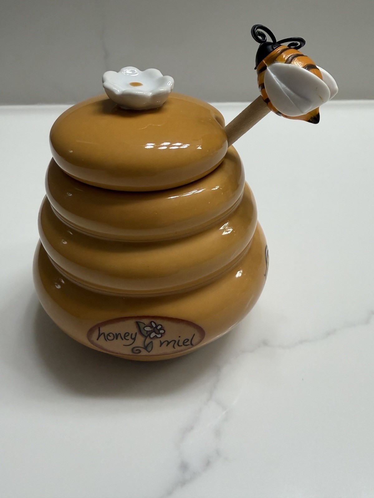 Ceramic Beehive Honey Pot with Bee Pattern, Wood Dipper, Lid, Yellow, 4in