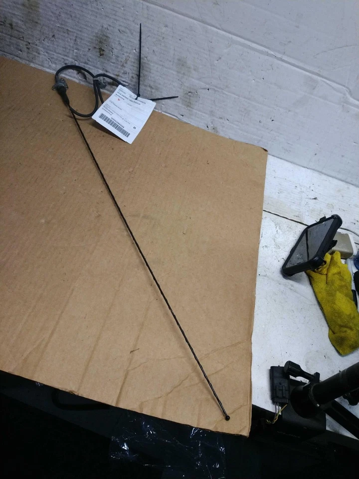 GMC Sierra 1500 2018 camioneta antena blanca usada pieza OEM NJ25-21337-524098 Foto 2 de 4