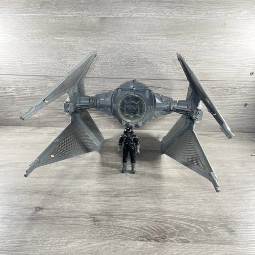 Vintage 1983 Kenner Star Wars ROTJ TIE Interceptor Vehicle Complete w/ Pilot