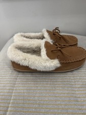 Clarks Women's Faux Fur Collared Suede Moccasin Slippers in brown. Woman Size 9