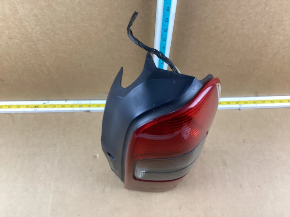 Conjunto de lanterna traseira traseira direita do passageiro Chevrolet Venture 1997-2005 - Imagem 4 de 4