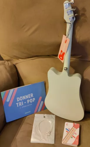 Donner Mini Acoustic Guitar 3-String Guitar, Mint Green w/manual ,box & chords