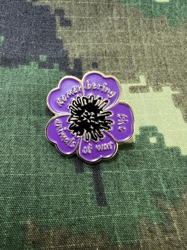 ANIMALS OF WAR PIN BADGE P0PPY BADGE PURPLE P0PPY REMEMBRANCE DAY FAST+FREE DEL - Picture 3 of 3