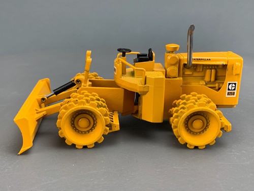 Vintage 1/50 NZG Diecast Caterpillar 825B Compactor D0855 - Picture 2 of 12