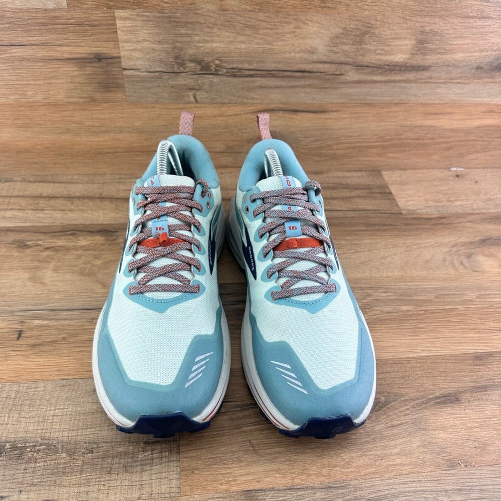 Zapato de trail running Brooks Cascadia 16 para mujer - azul/negro/amarillo talla 10B