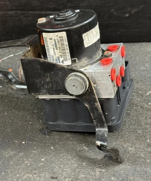 Conjunto de módulo de bomba de freno antibloqueo ABS 2011-2014 Mazda 2 1,5 L OEM 11-14 Foto 2 de 4