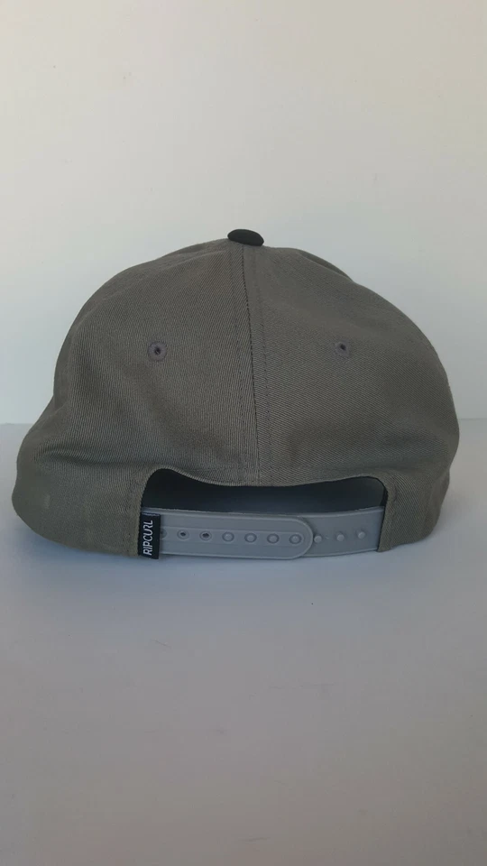 Sombrero Rip Curl Snap Back ~ Negro ~ Gris ~ Gris ~ Logotipo de parche cuadrado bordado Foto 4 de 4