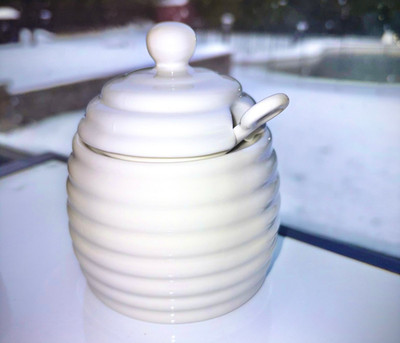 MAXWELL WILLIAMS White Ceramic Apple Honey Jelly Jam Jar Sugar Bowl Vintage