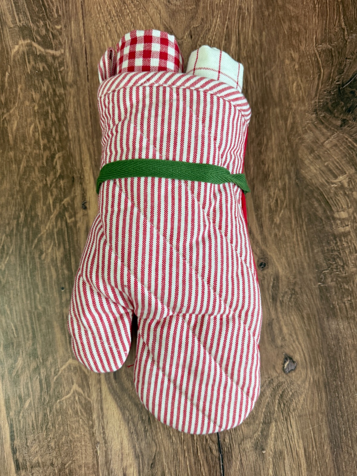 DII Design Imports Santa's Helper Christmas Potholder & Dishtowel Gift Set NWT