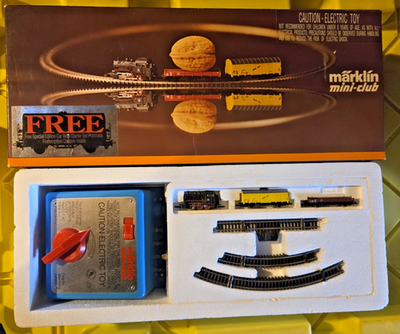 Marklin Z 8182 Starter set Loco, 2 cars, Track, & Transformer | eBay