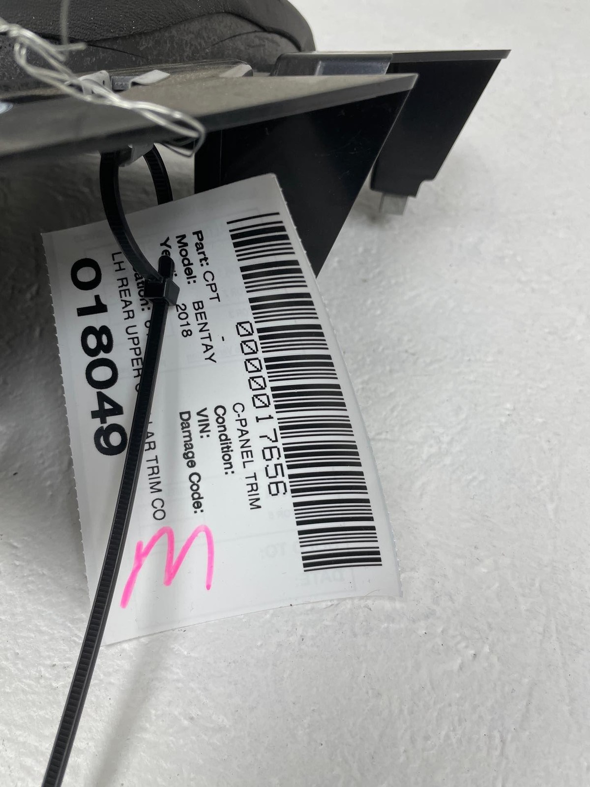 2016-2020 BENTLEY BENTAYGA REAR LEFT UPPER C PILLAR TRIM COVER 36A867287 *PICS*
