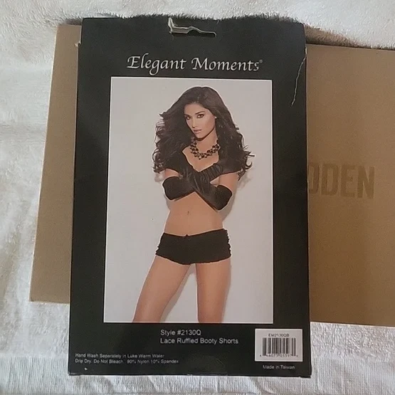 Botín corto con volantes Queen Foto 3 de 4