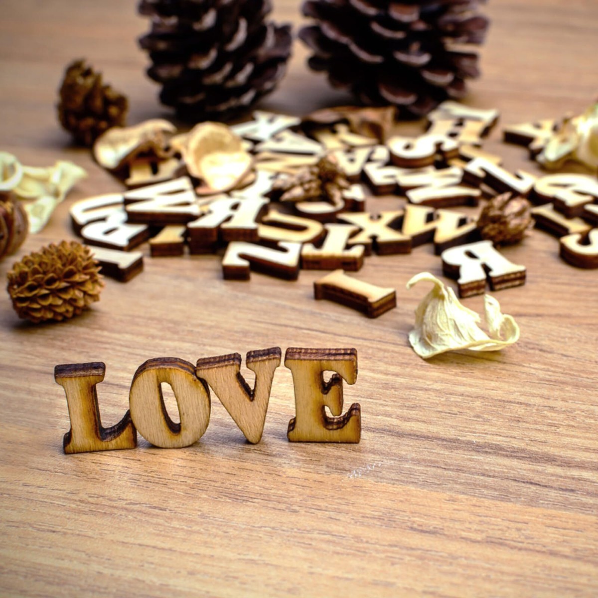 200 Stück Holzbuchstaben A-Z – 15mm Großbuchstaben Zum Basteln & Bemalen | Für DIY, Weihnachtsdekoration & Lernen