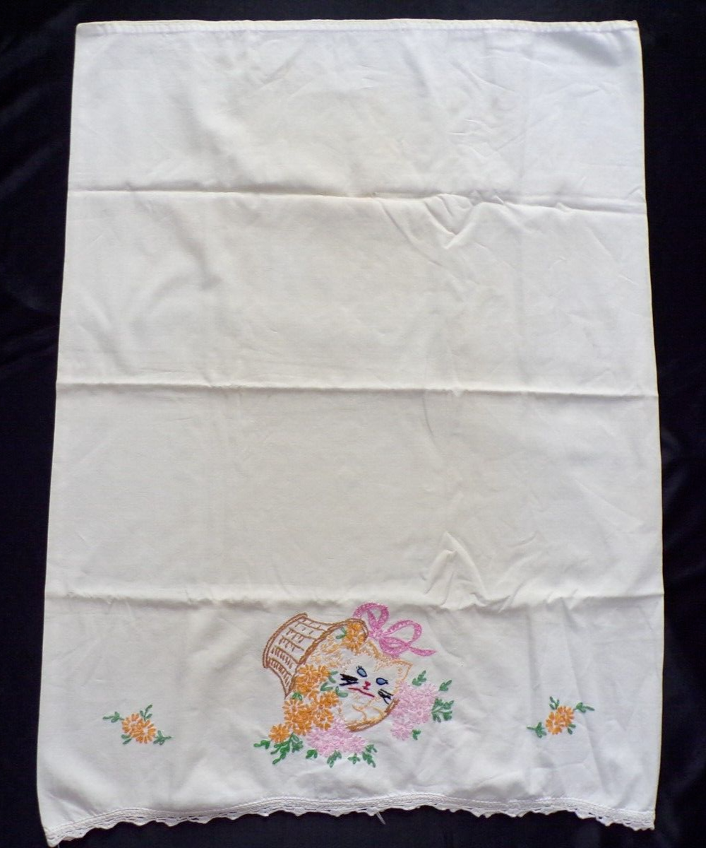 VINTAGE WHITE LACE PILLOWCASE 28 X 20 INCH EMBROIDERED KITTEN CAT IN
