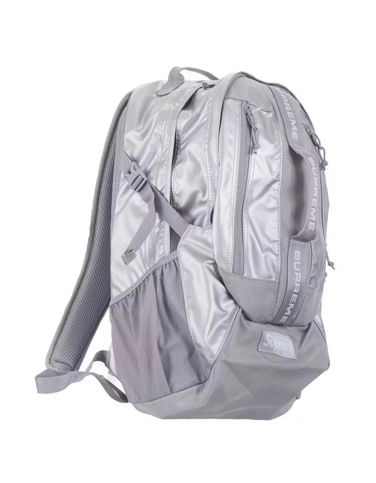 Mochila Supreme metálica plateada FW22 *¡RARA! Foto 2 de 4