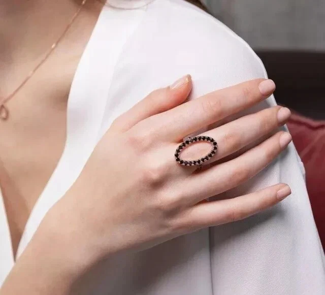 Anillo de compromiso de diamantes negros de corte redondo de 2 quilates creado en laboratorio enchapado en oro rosa de 14 k Foto 4 de 4