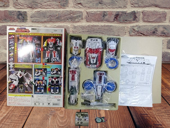 Bandai Power Rangers SPD DX Delta Squad Megazord Dekaranger Bandai Power Rangers SPD DX Delta Squad Megazord Dekaranger