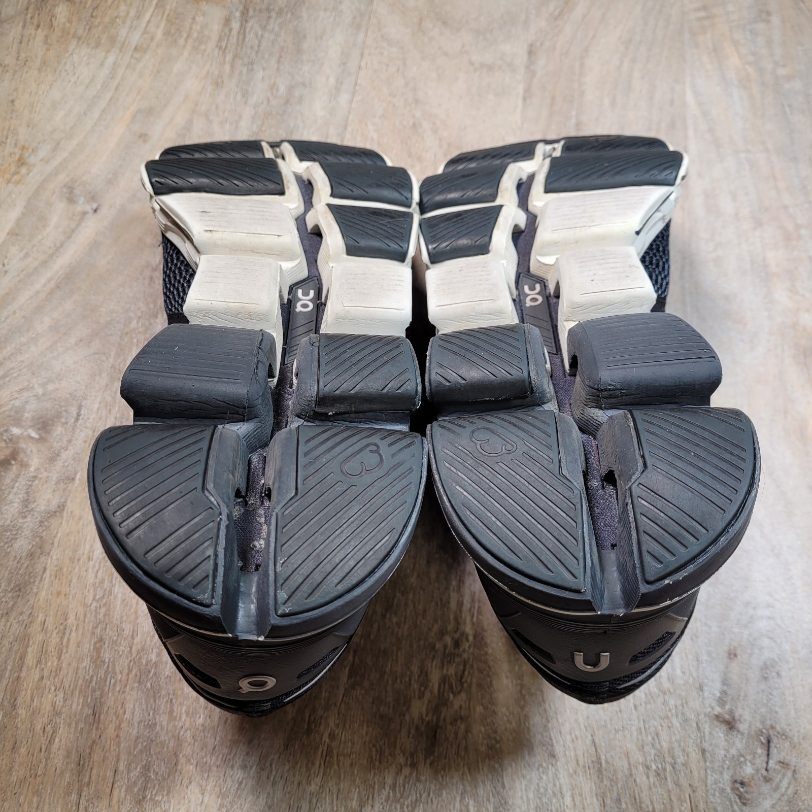 On Cloud Cloudflyer Black Gray Running Athletic S… - image 12