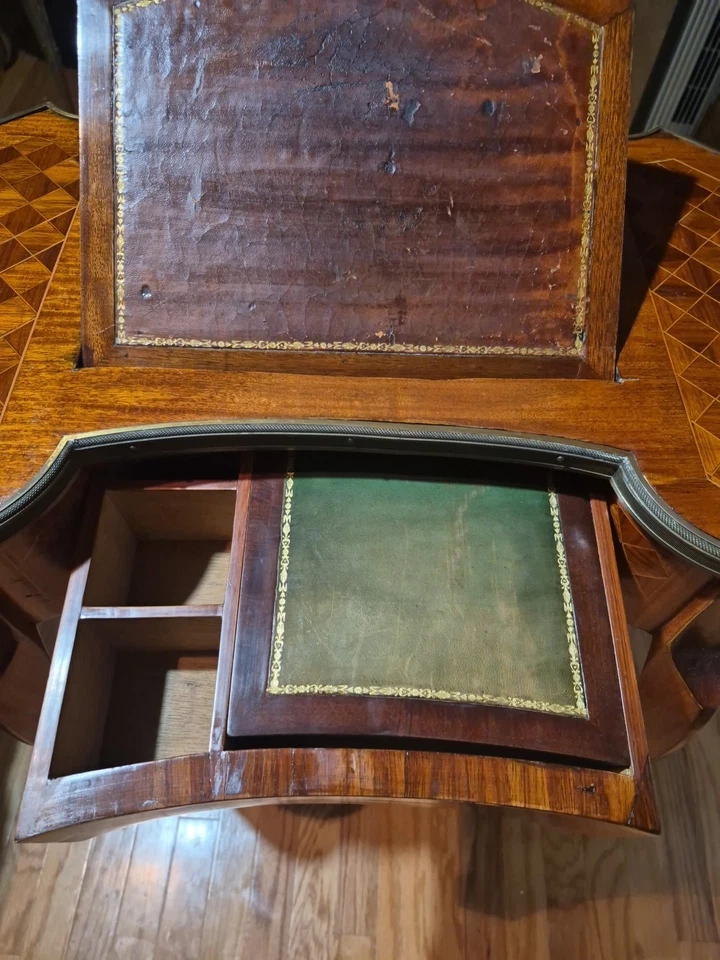 Антикварный инкрустированный овальный деревянный настольный секретарь эпохи Людовика XV с кожаной отделкой - Изображение 2 из 4
