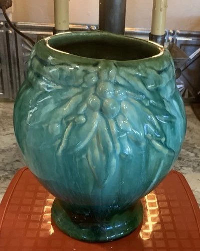 Vintage Brush McCoy Art Pottery Green Blended Onyx Holly Berry Vase Planter