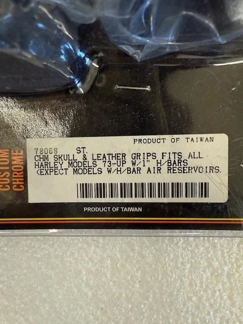 Заказные хромированные ручки 78068 с черепом и кожей для руля Harley 1973-Up 1 дюйм - Изображение 2 из 4