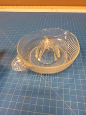 Clear Glass Citrus Juicer Vintage Style Kitchen Fruit Juice Reamer 6.5" Diameter