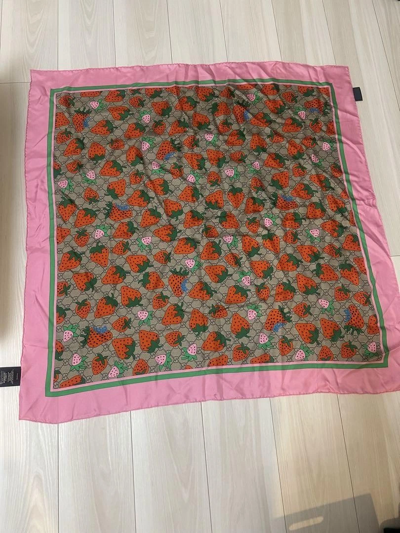 Foulard Gucci en soie fraise