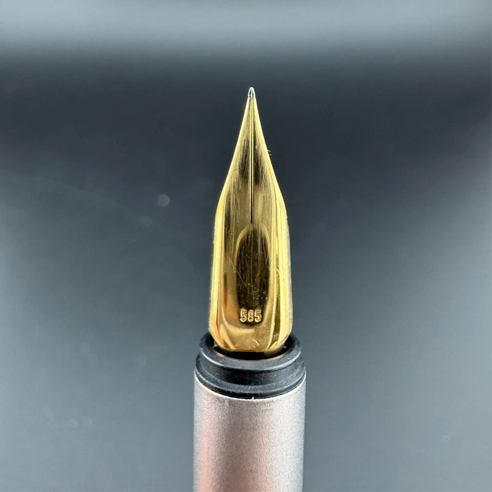 Pluma Estilográfica Montblanc Noblesse Acero Cepillado 1ª Generación Oro 14K Extra Fino Plumín Foto 2 de 4