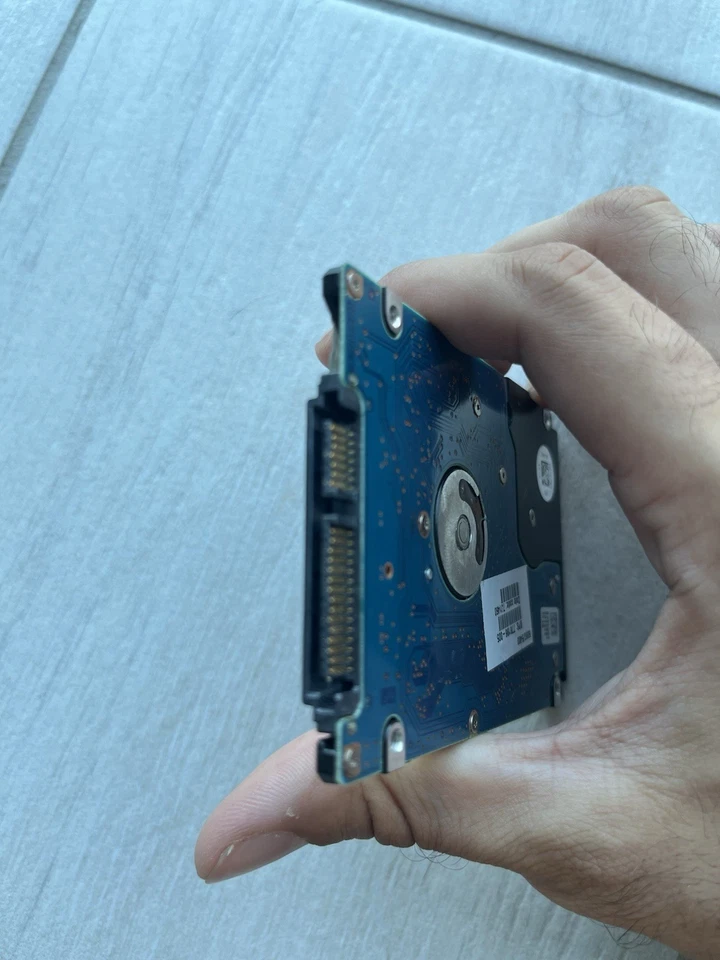 HGST HTE725032A7E630 320GB 7200RPM 32MB 7mm 2.5"SATA Laptop Hard Disk Drive - Image 3 of 4