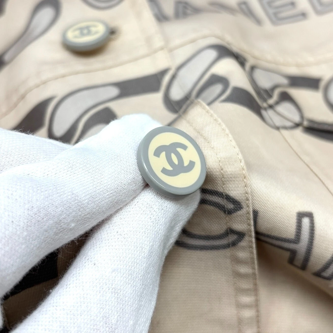 Cappotto medio CHANEL vintage 01A CC logo #38 giacca lunga poliestere bottoni panna