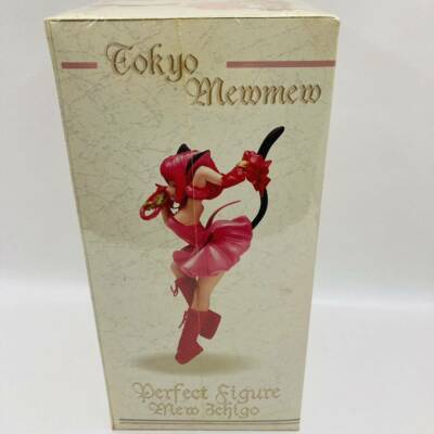 NEW TOKYO MEW MEW Perfect Figure Mew Strawberry Takara