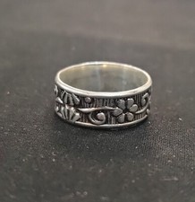 Beautiful And Stylish Handmade 925 Sterling Silver Flower Design Band Ring