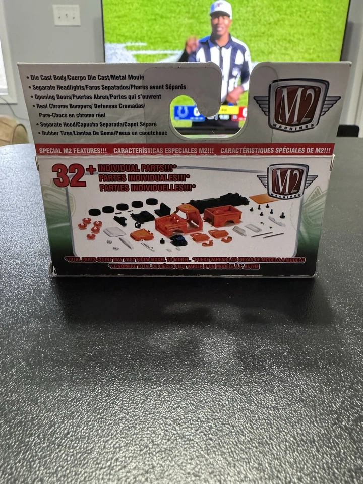 M2 Machines 1970 Ford C 600 Tow Truck Black Gold Auto-Trucks R44 17-50 - Image 4 of 4