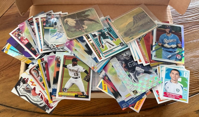 Football Baseball Basketball Card Lot 600 ,RC, Tobacco, SP, Auto, Serial #rd