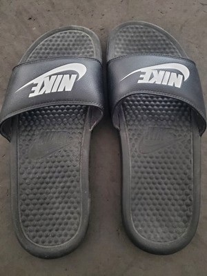 NIKE Benassi JDI Black Slides White Logo Men's Size 8 Gently Used